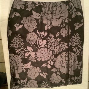White House/Black Market B&W Skirt #3. Size 4